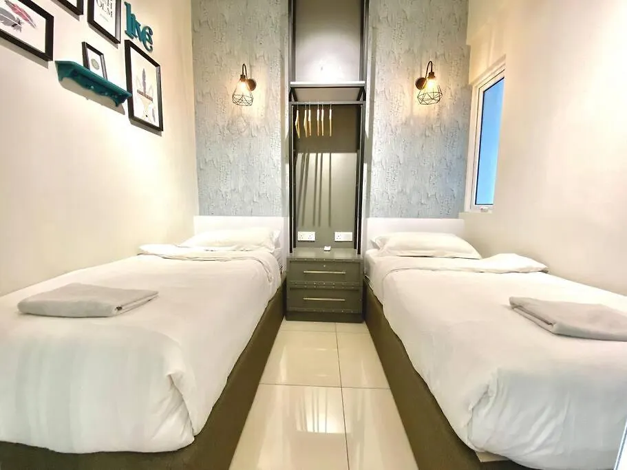Apartment Maritime Suite #Pool Table #Full Seaview #Georgetown #6Pax #2Br 2Bath #1King 2Single 2Floor Mattress #Quality Well Maintained #Private Host Jelutong