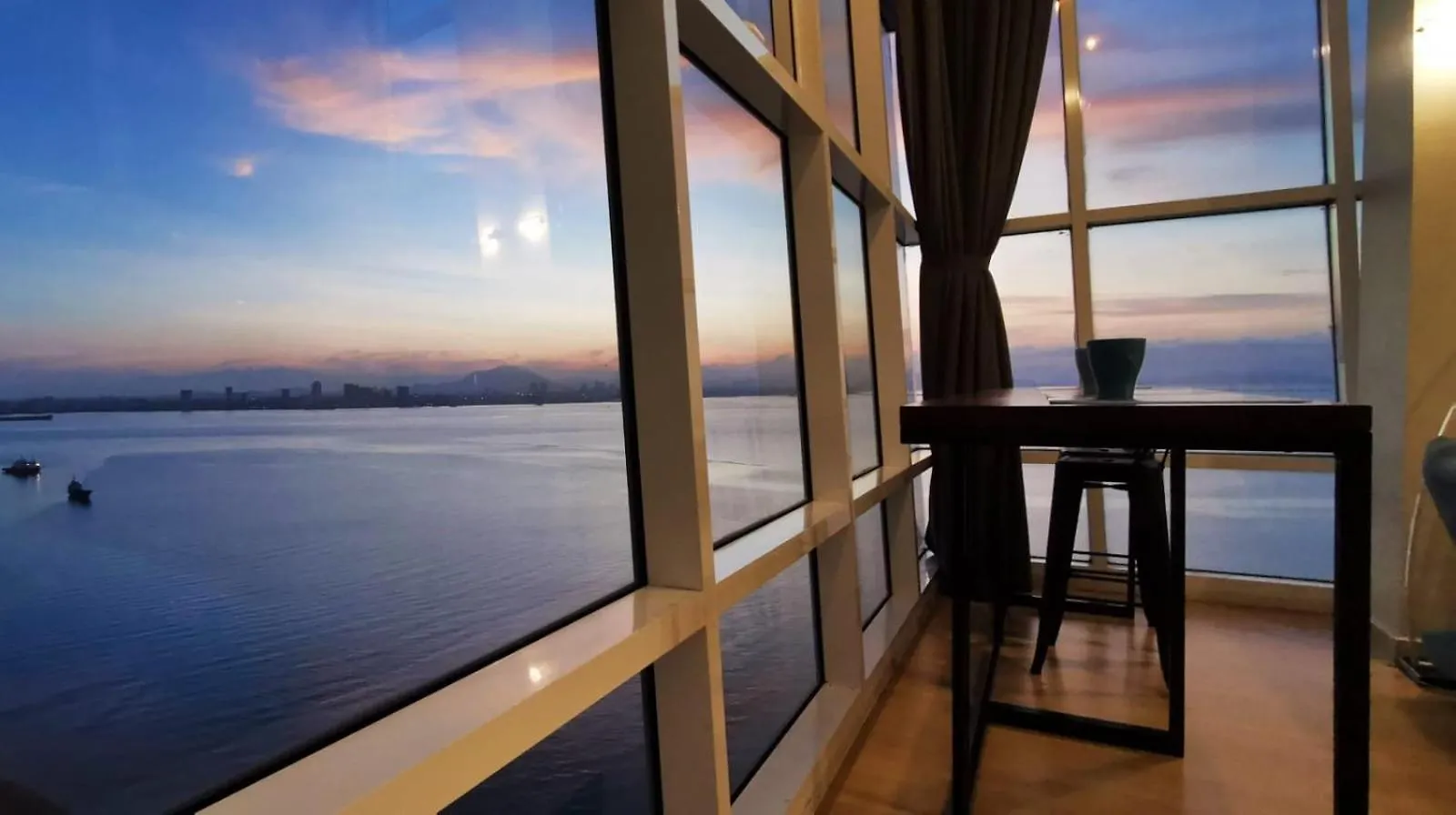 Maritime Suite #Pool Table #Full Seaview #Georgetown #6Pax #2Br 2Bath #1King 2Single 2Floor Mattress #Quality Well Maintained #Private Host Jelutong