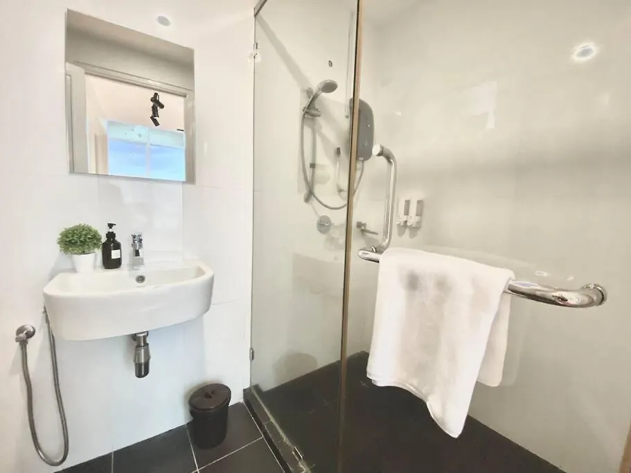 Apartment Maritime Suite #Pool Table #Full Seaview #Georgetown #6Pax #2Br 2Bath #1King 2Single 2Floor Mattress #Quality Well Maintained #Private Host Jelutong Malaysia